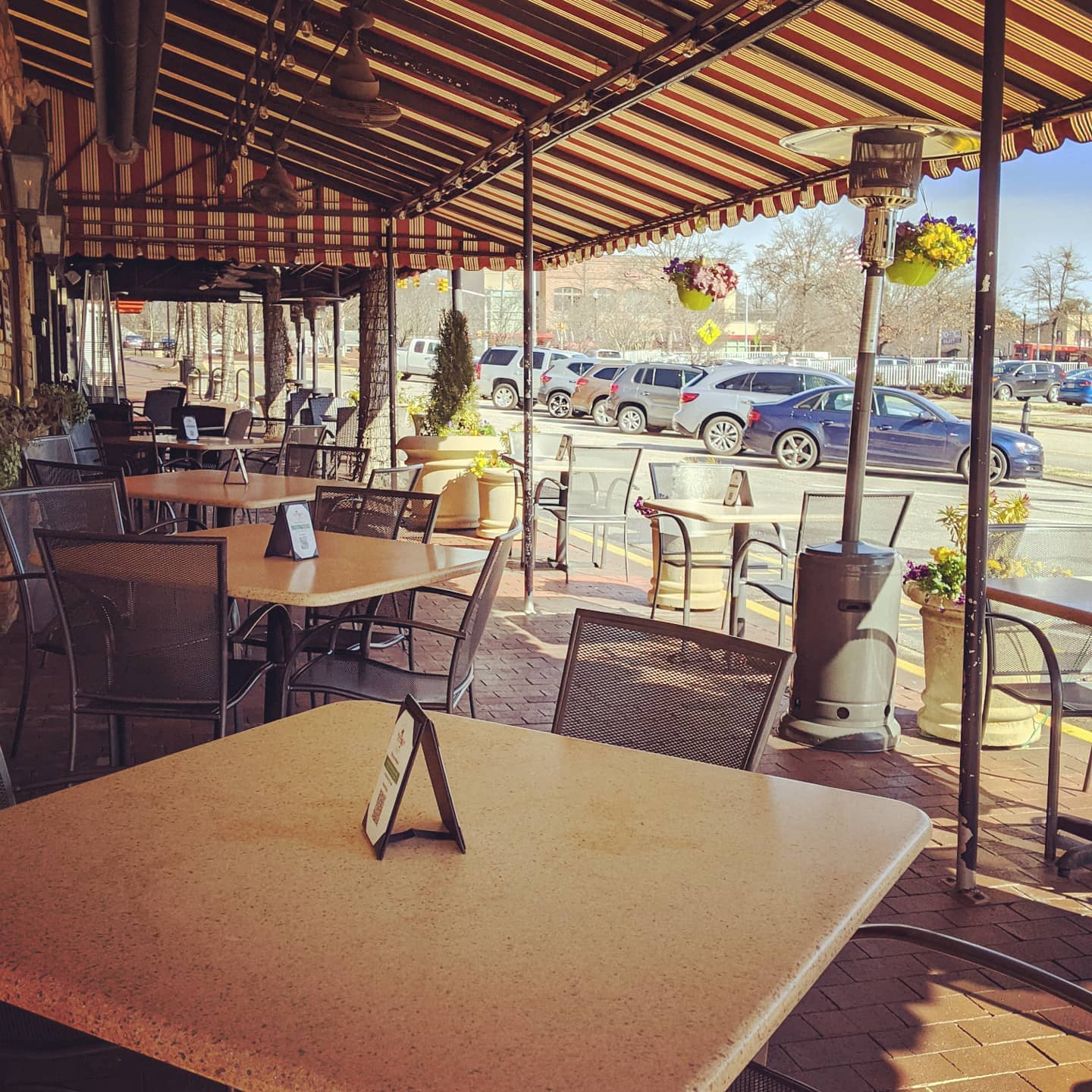 Italian Food and Patio Seating | Raleigh NC (pic: facebook.com/lifehappenspizzahelps)
